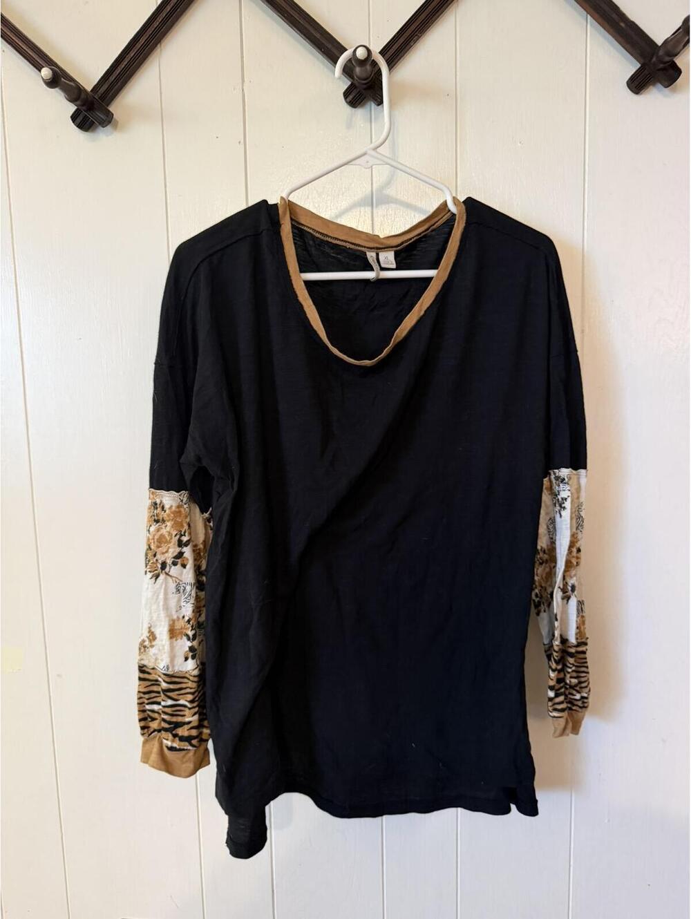 CATO Women's Black Long Sleeve Top with Animal Print Sleeves Size XL